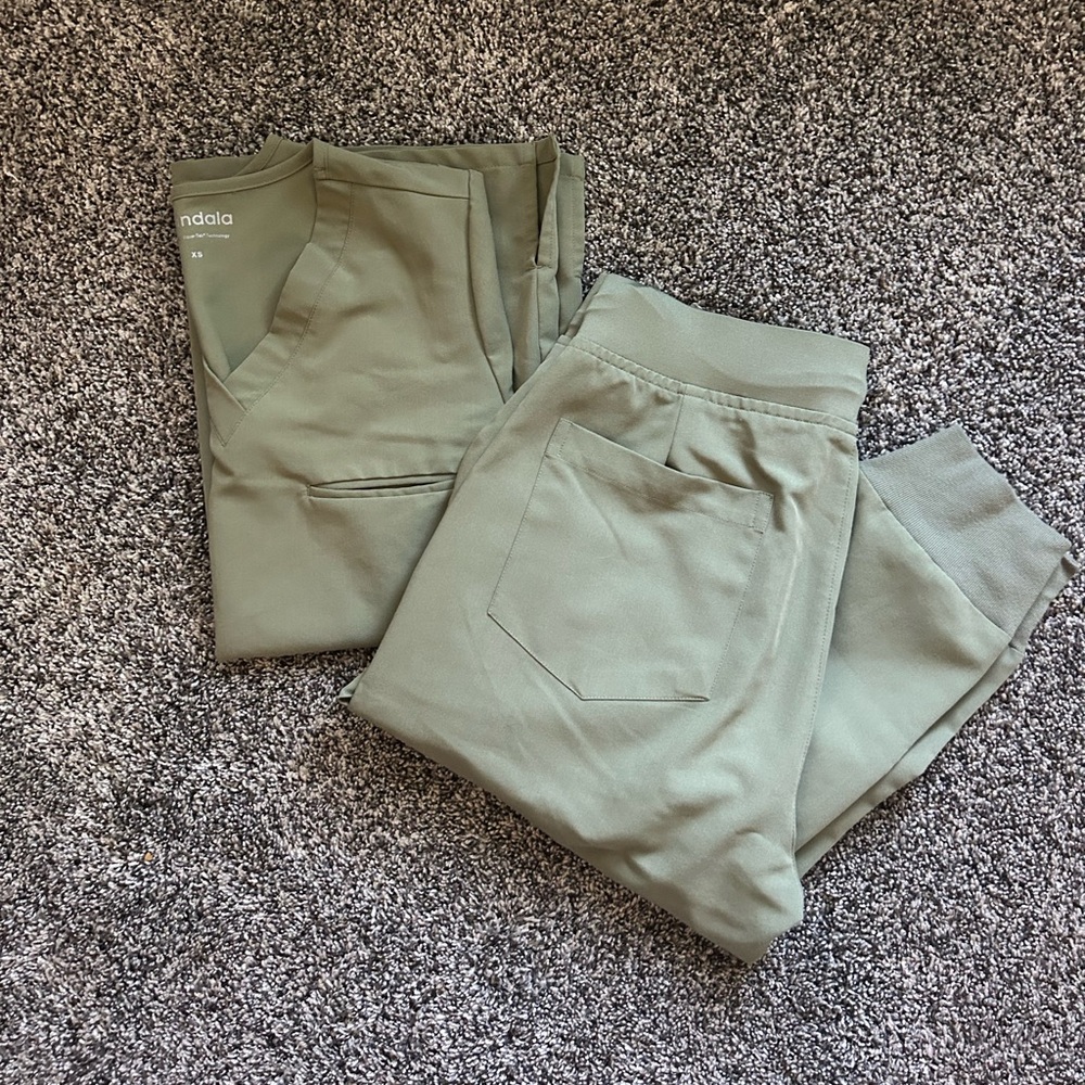 mandala scrub set. top and bottom size xs